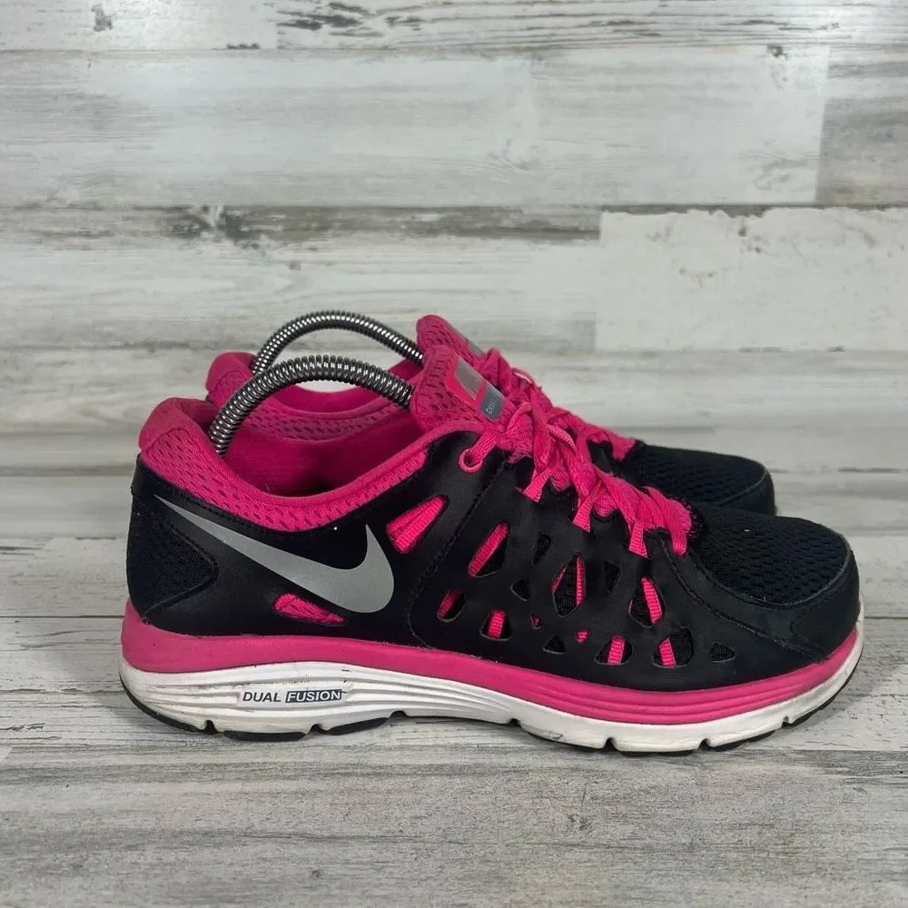 Nike Women's Black & Pink Dal Fusion Run 2 Running Shoes Size 9